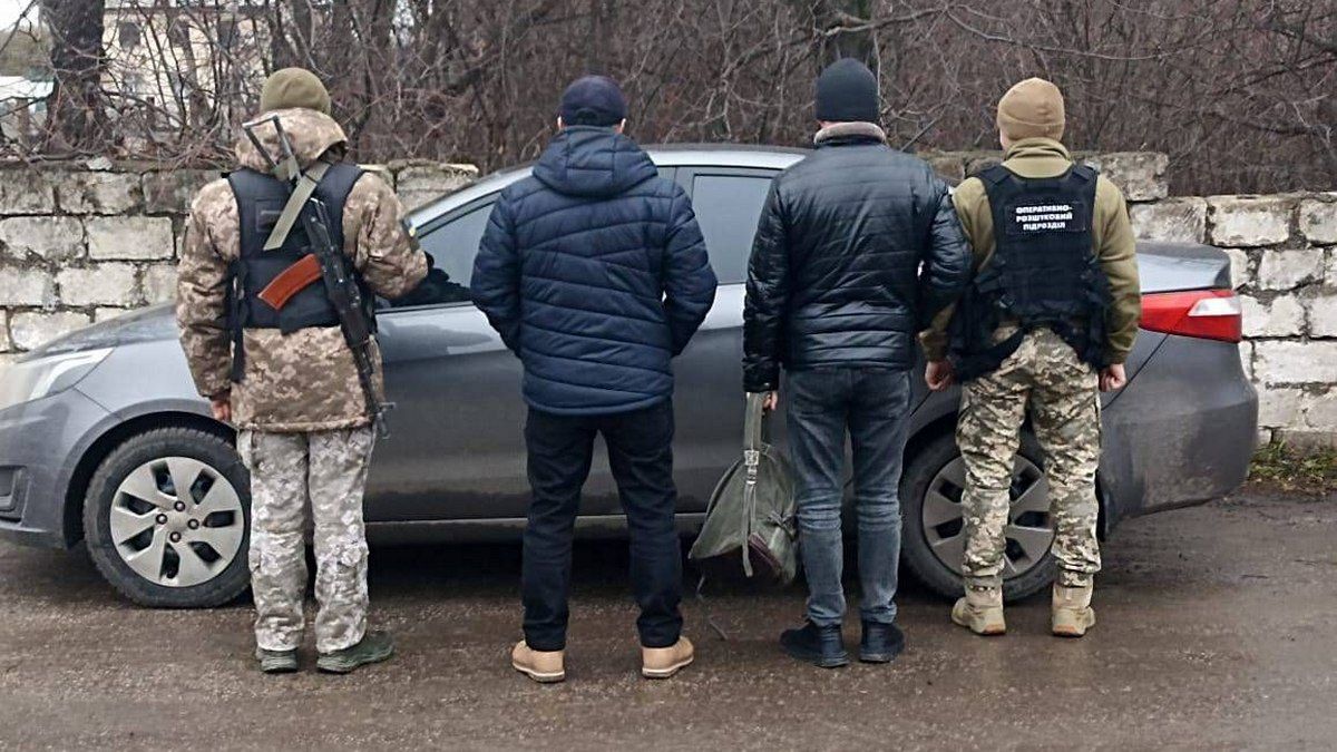 Тікали від мобілізації й мало не замерзли в Карпатах: прикарпатців затримали прикордонники 1