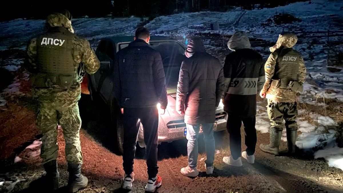 Тікали від мобілізації й мало не замерзли в Карпатах: прикарпатців затримали прикордонники