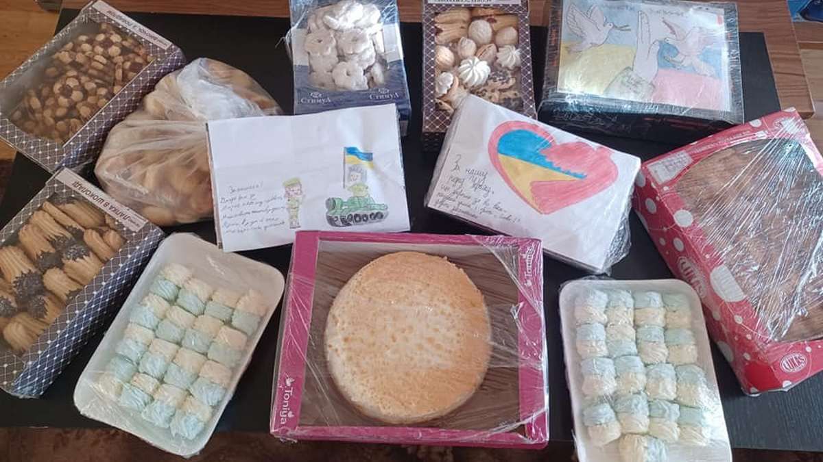 Для захисників, які проходять реабілітацію у центрі "Тепло крилатої душі", передали смаколики 1