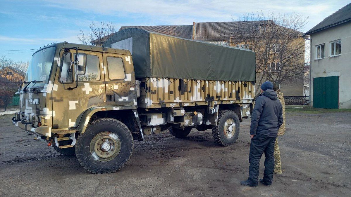 Коломийщина передала вже 75 автівку для захисників