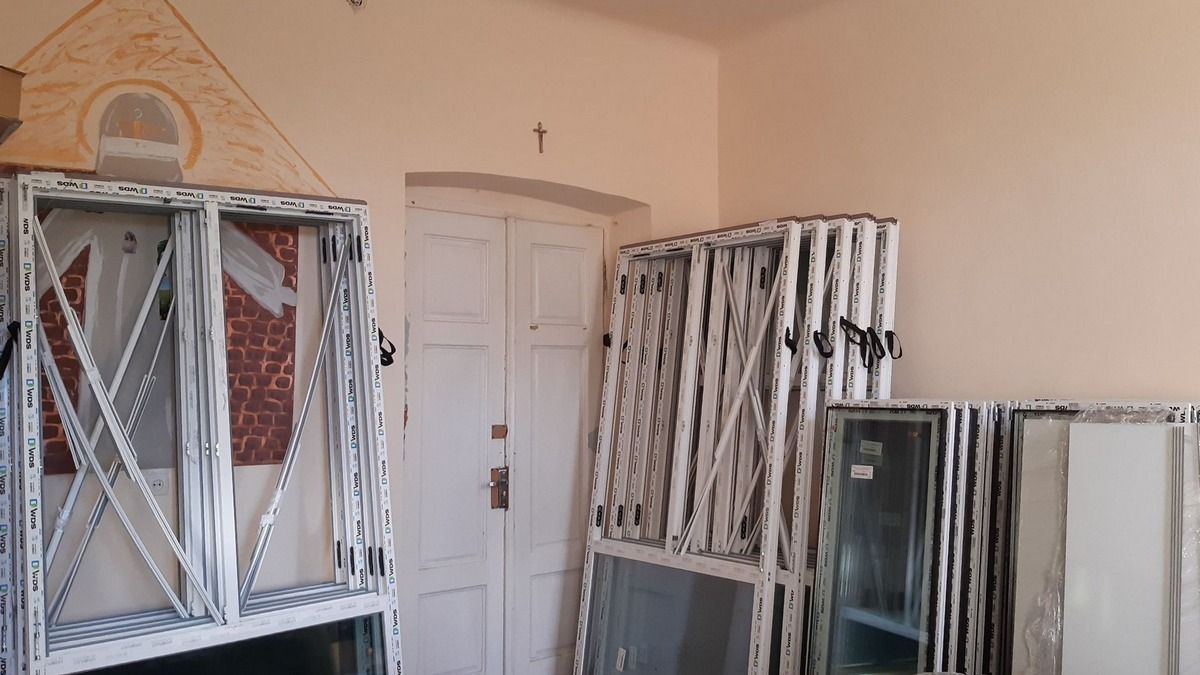 У Коломиї в шелтері для переселенців замінили вікна 2