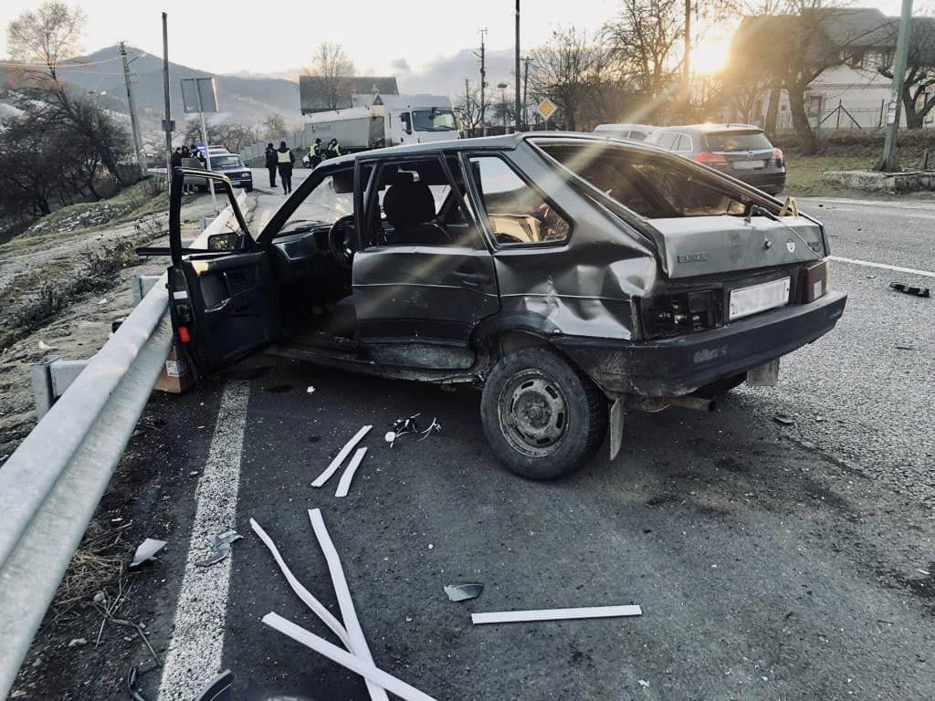 Після ДТП у Яремче троє людей опинились у лікарні 2