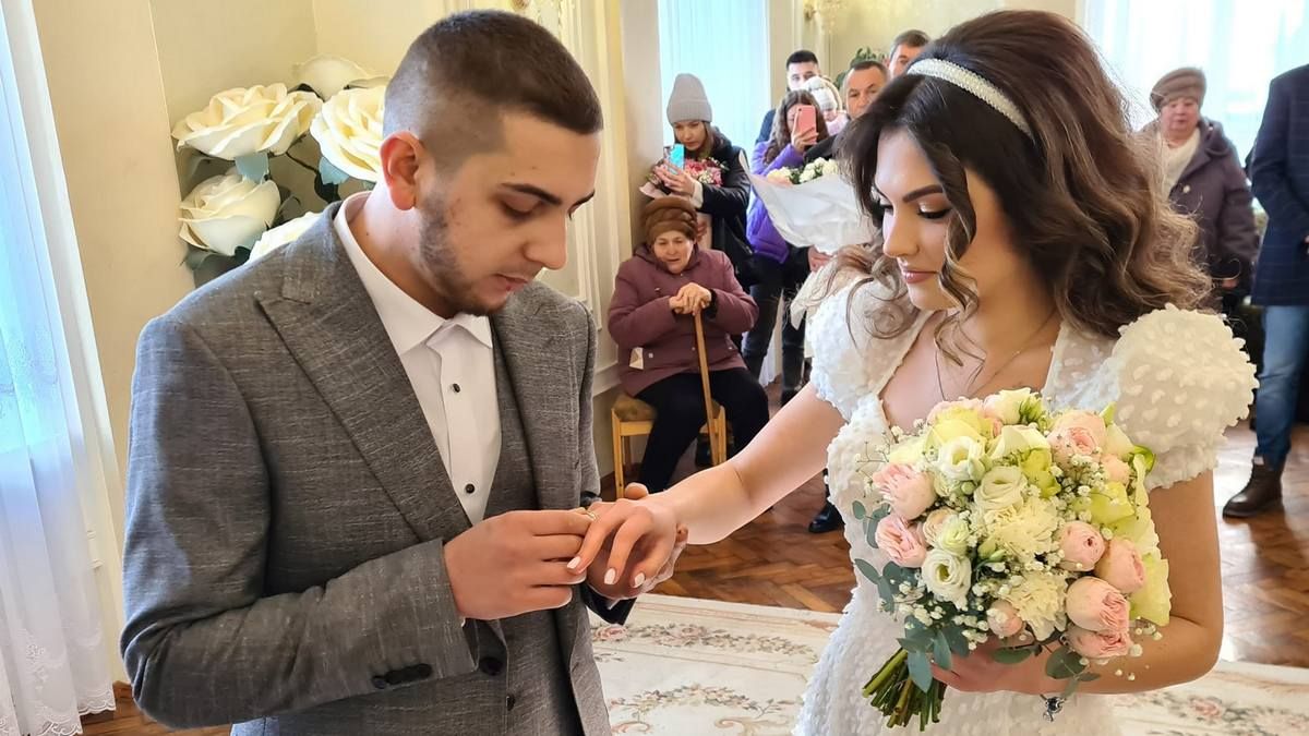 Приїхав з війни, аби одружитися з коханою: історія захисника зі Снятинщини 1