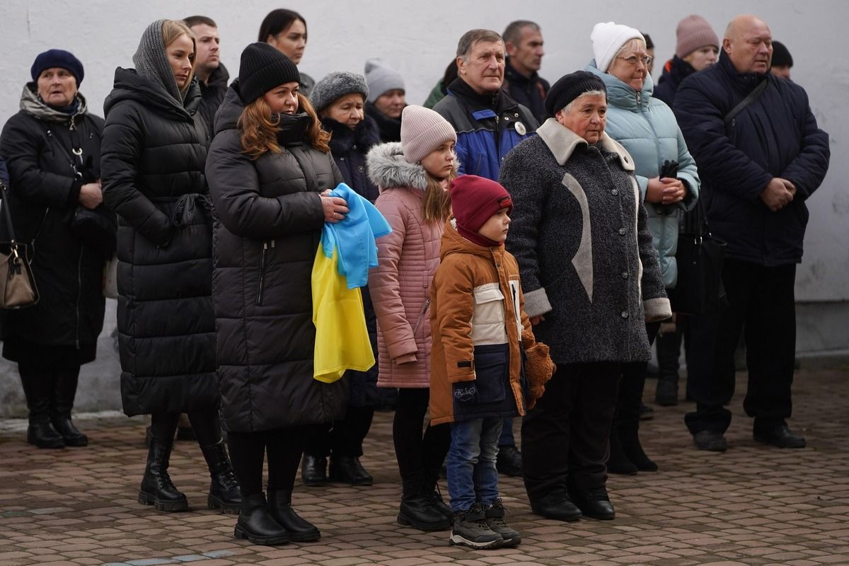 Загиблому нацгвардійцю Володимиру Островському відкрили пам'ятну дошку на рідній школі 2
