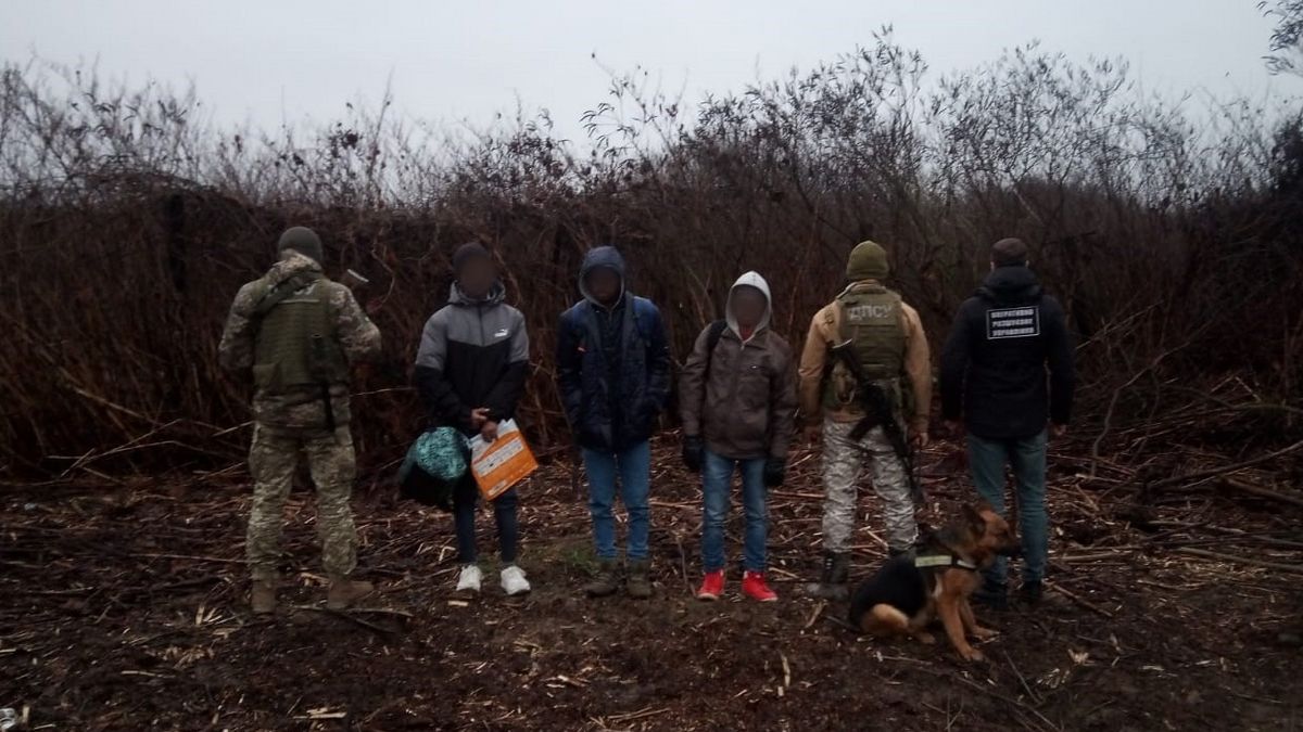 Чоловіки зі Шрі-Ланки та українці намагалися незаконно прорватися через кордон 2