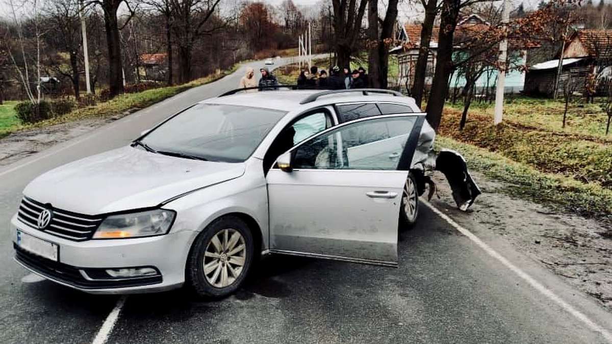 У Стопчатові трапилася ДТП: одна автівка злетіла з дороги