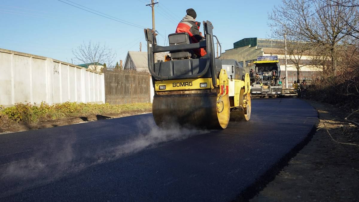 У мікрорайоні Крип'якевича заасфальтували дорогу 2