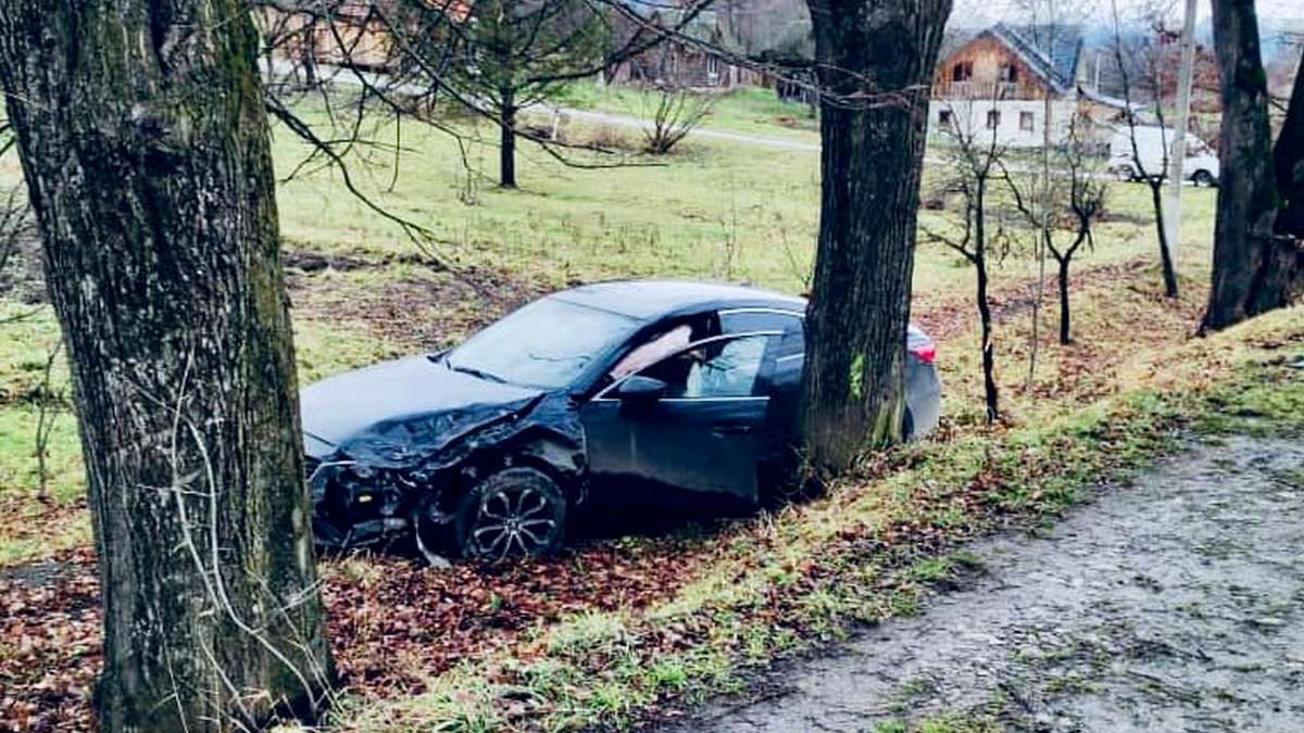 У Стопчатові трапилася ДТП: одна автівка злетіла з дороги 1
