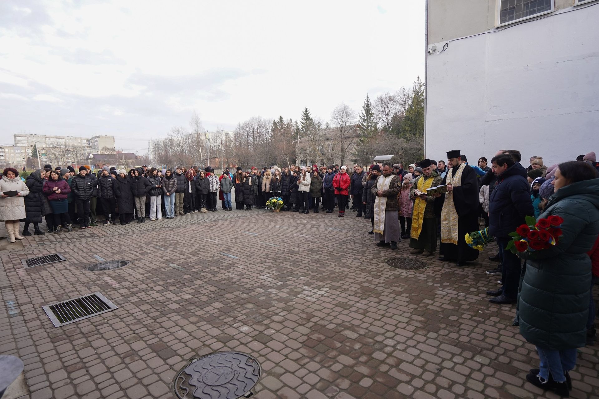 Загиблому нацгвардійцю Володимиру Островському відкрили пам'ятну дошку на рідній школі 3