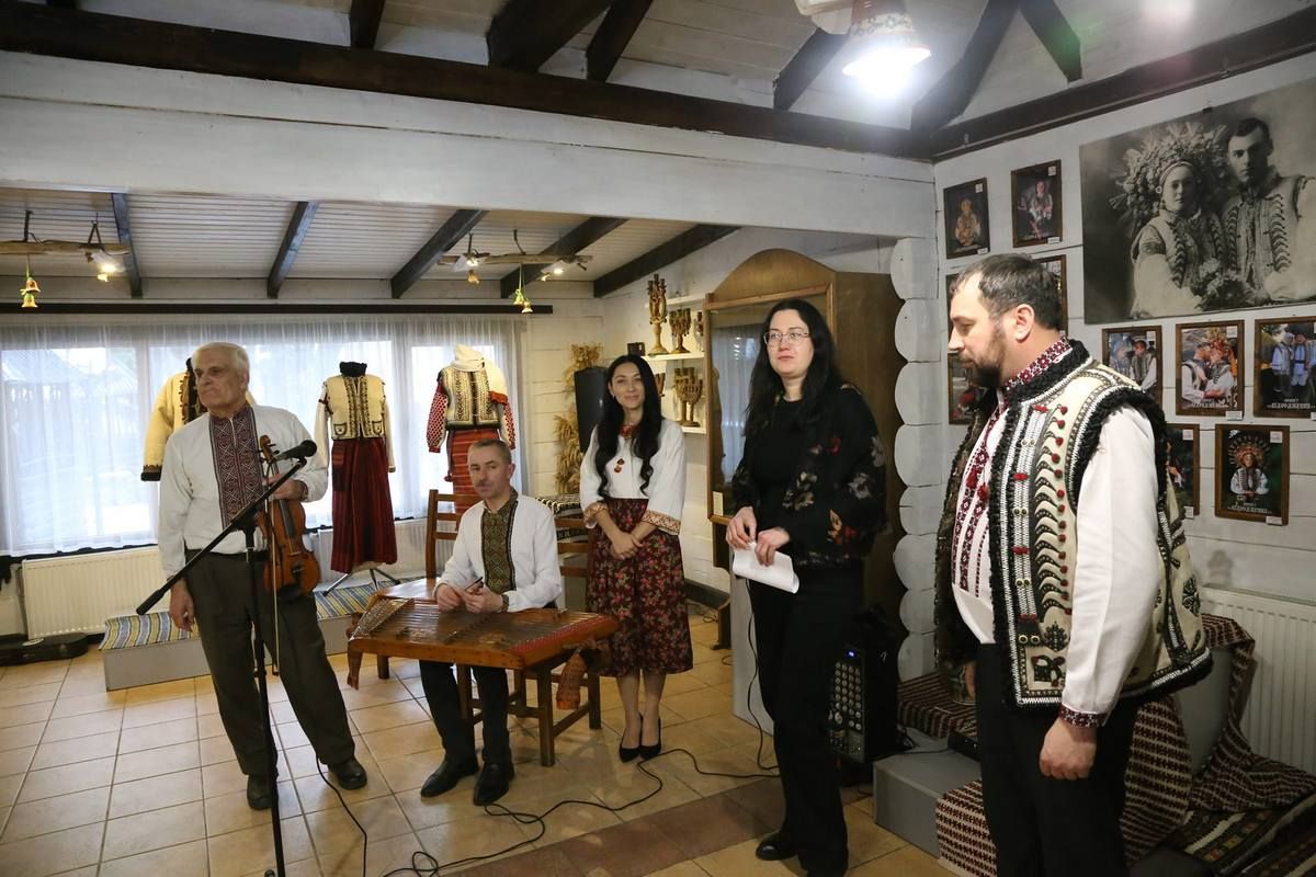 Кушнір Михайло Вінтонюк відкрив виставку в Коломиї: фоторепортаж 9