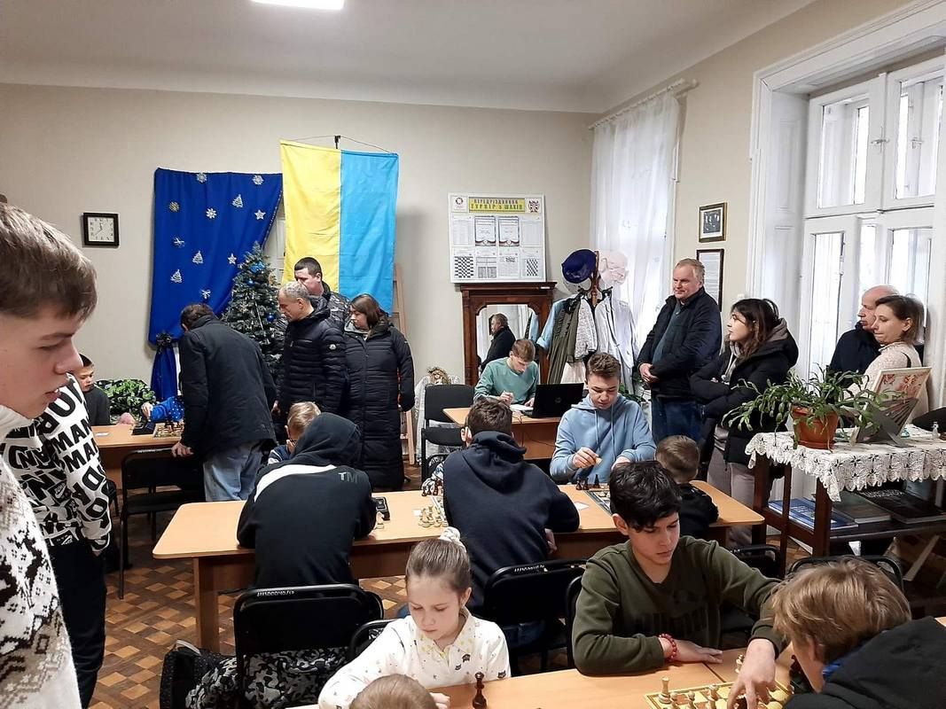 До Коломиї на передріздвяний турнір з шахів з'їхались з усієї України 3