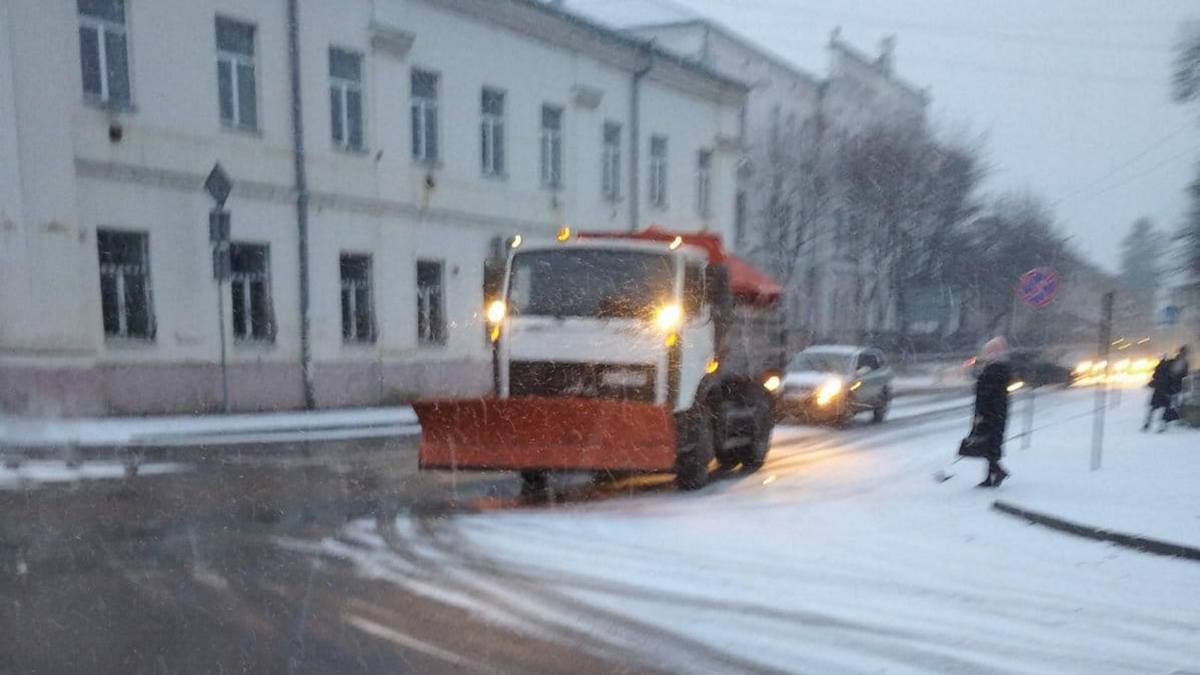 На яких вулицях Коломийської громади найперше розчищають дороги 2