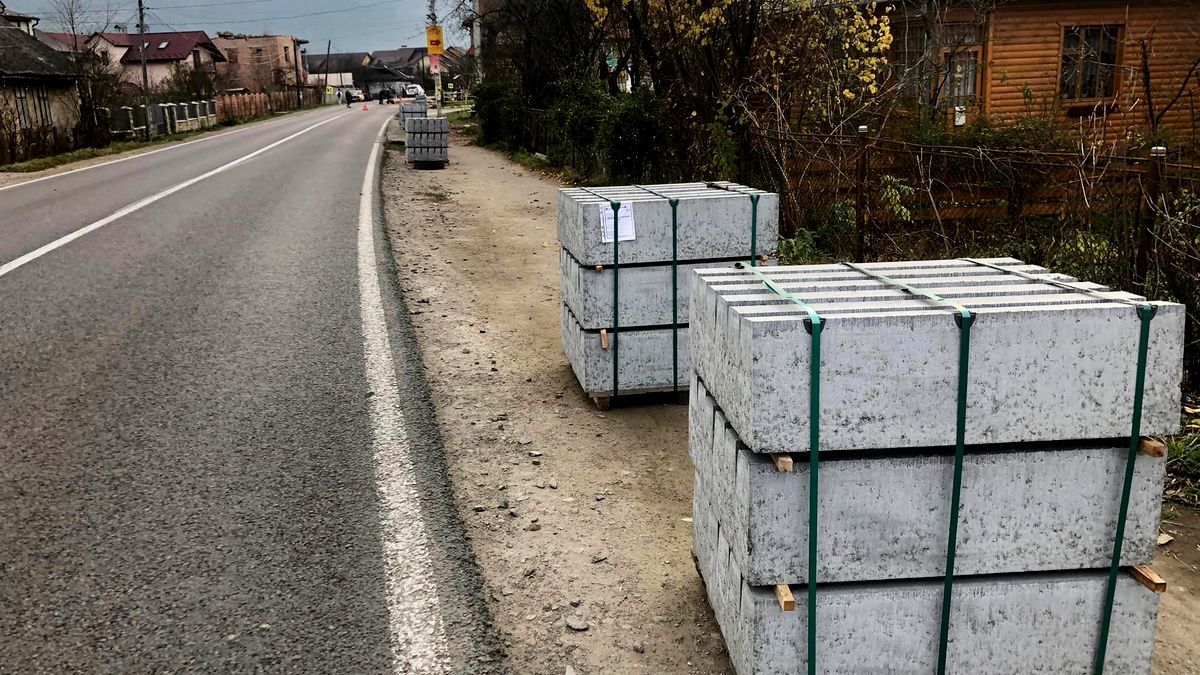 У Делятині відремонтували тротуарні доріжки 3