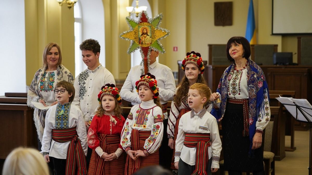 Діти загиблих захисників Коломийської громади отримали різдвяні подарунки 11