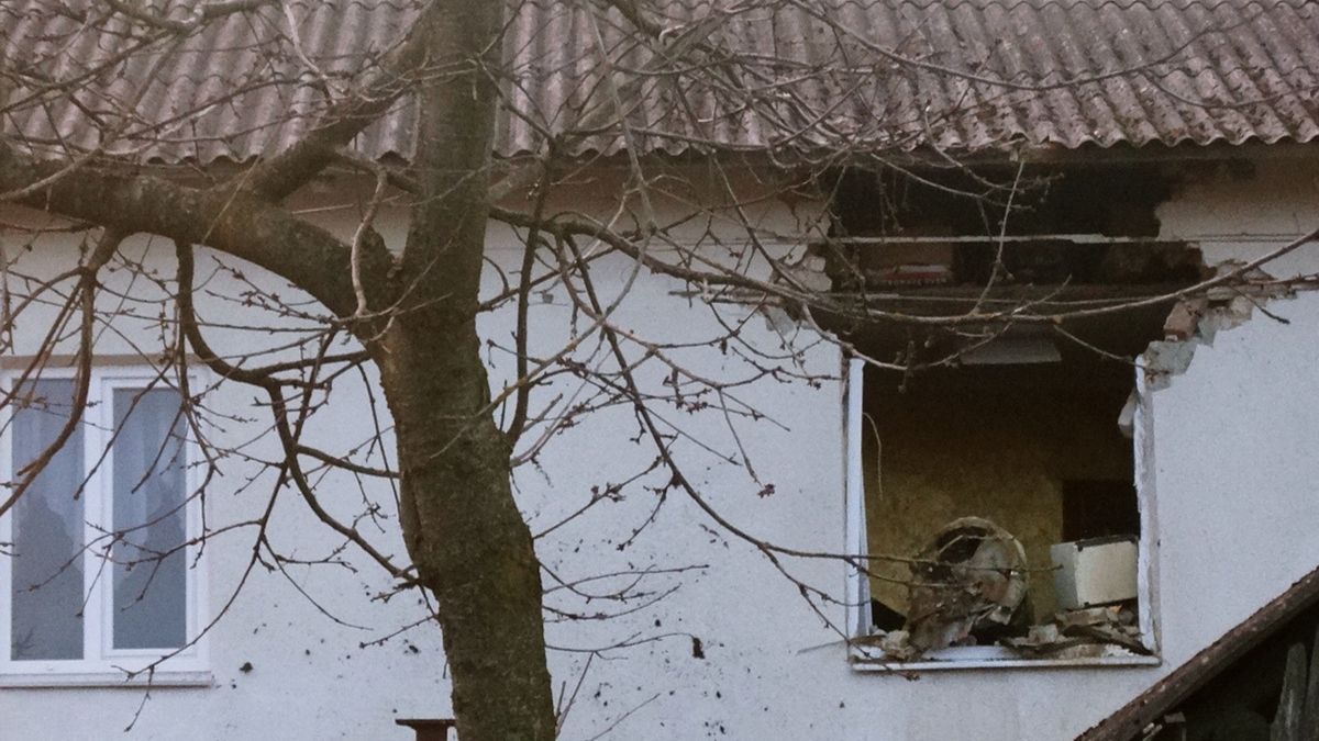 Порушення законів і звичаїв війни: СБУ розслідує ранкове влучання ракети в будинок на Тлумаччині