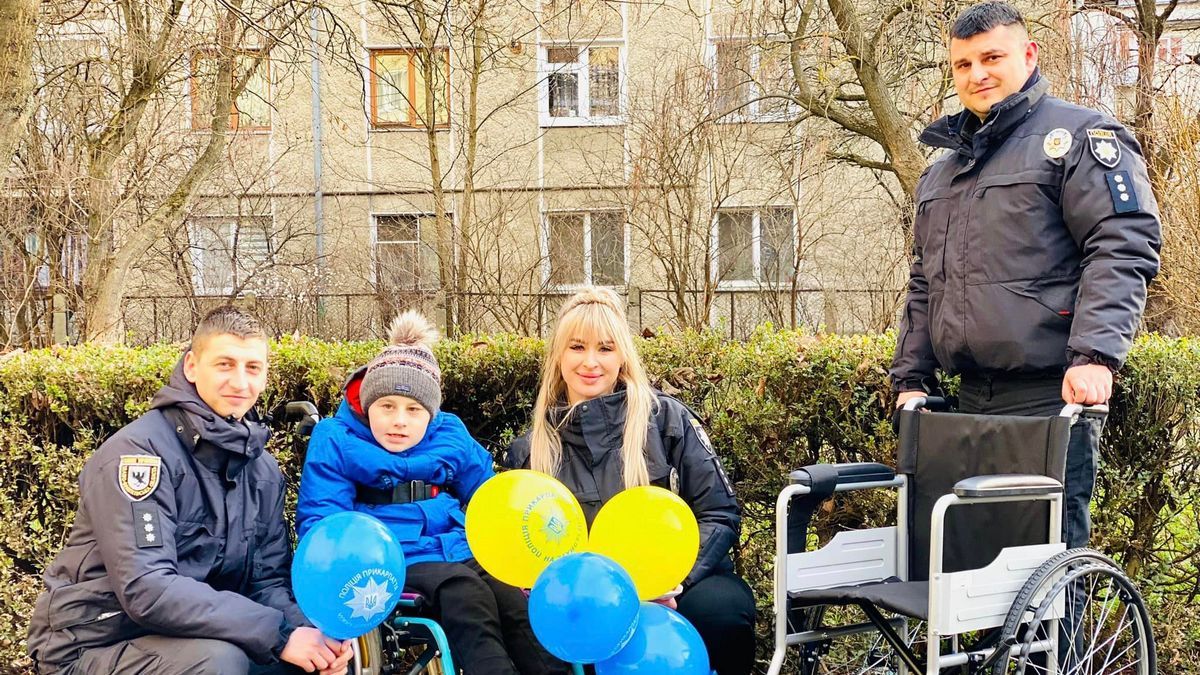 Прикарпатські поліцейські здійснили мрію хлопчика з обмеженими можливостями 3