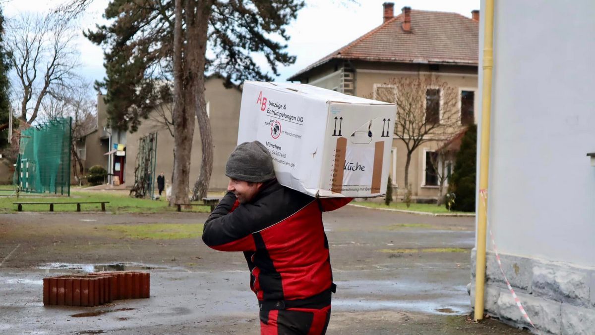 Два соціальні заклади Коломиї отримали генератори та гуманітарну допомогу 6