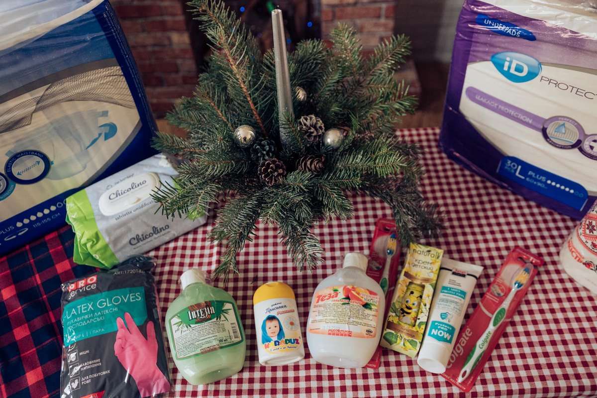 У Карітасі видають гігієнічні набори для людей з інвалідністю 2