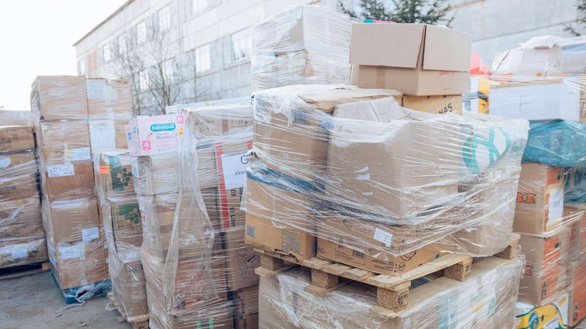 Коломийський Карітас отримав речі та генератори для постраждалих від бойових дій 3