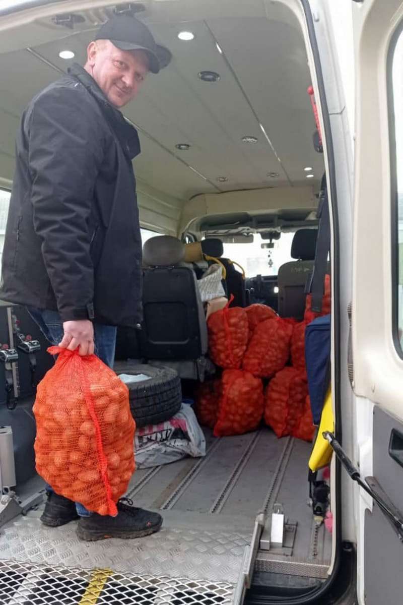 Переселенці Коломиї отримали 2 тонни урожаю картоплі 4