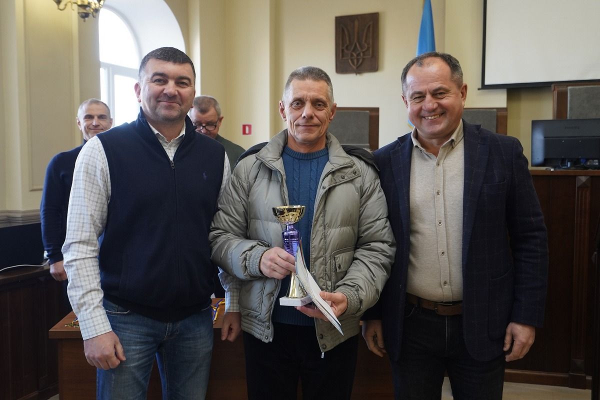 Мер міста подарував пневматичну рушницю ліцеїстам та вручив призи 6