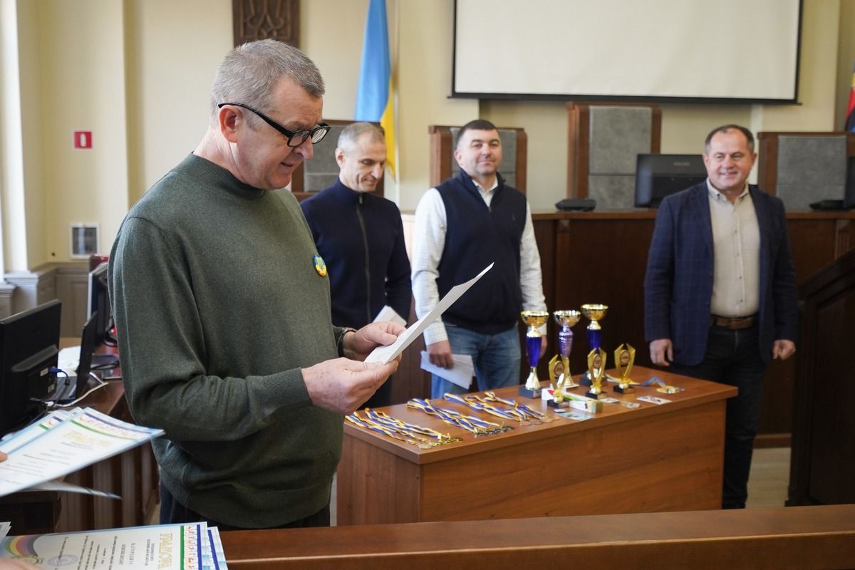 Мер міста подарував пневматичну рушницю ліцеїстам та вручив призи 9