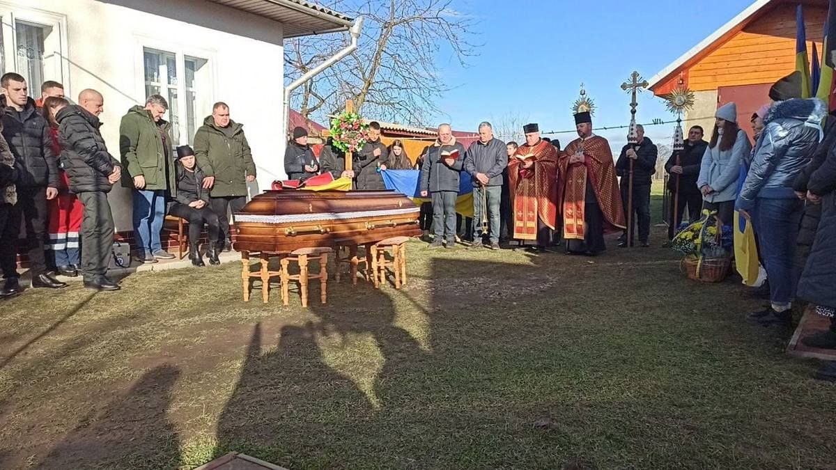 На Косівщині зустріли загиблого Ігоря Остроушка 8