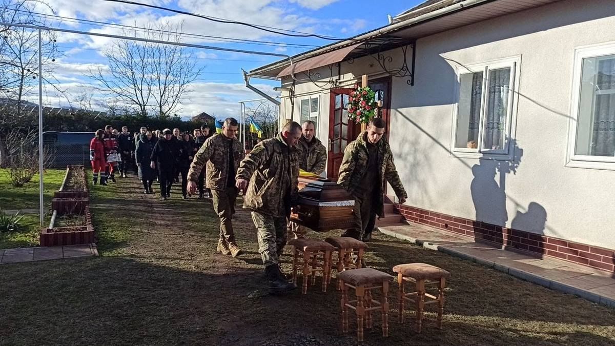 На Косівщині зустріли загиблого Ігоря Остроушка 6