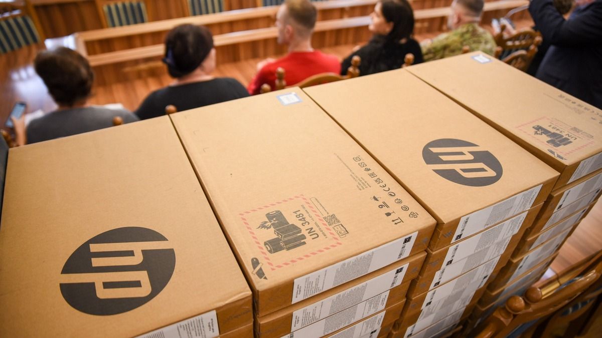 8 старлінків та 40 ноутбуків отримали лікарні Прикарпаття 1