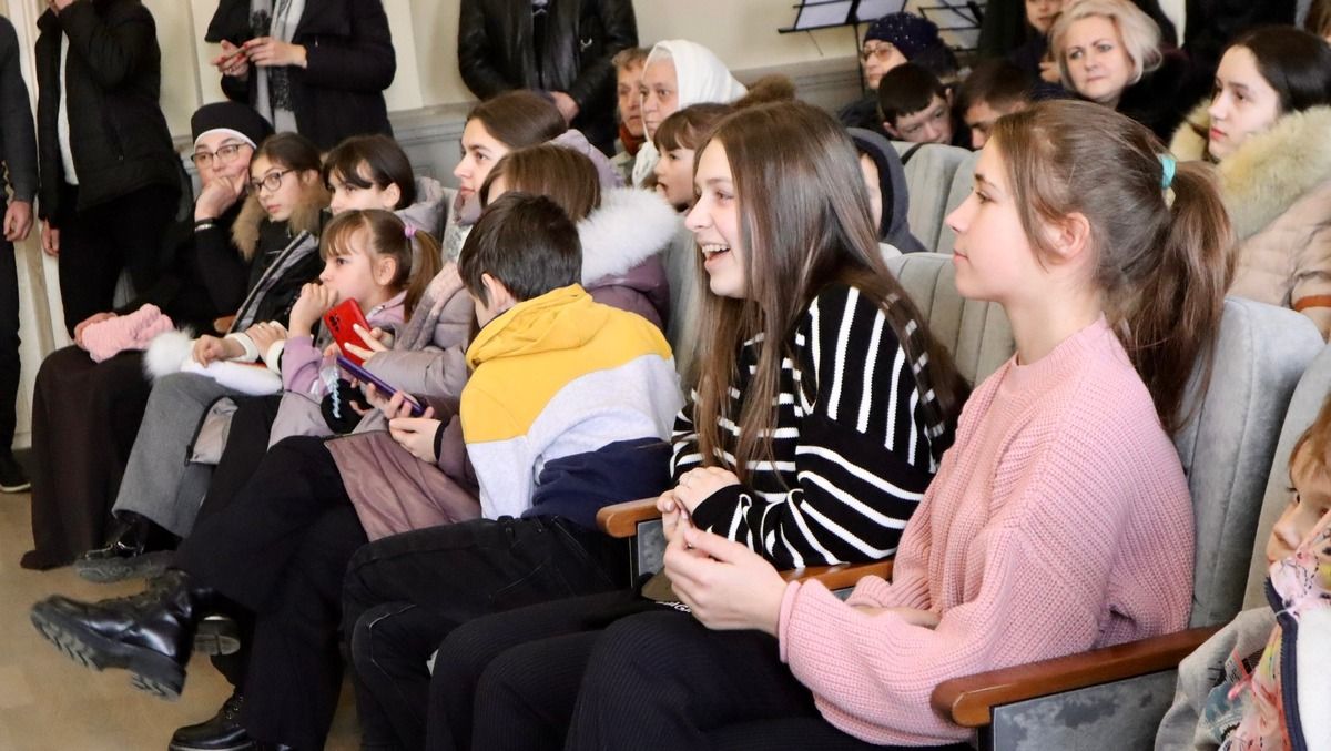 Коломийська малеча отримала подарунки та музичне різдвяне привітання у ратуші 5