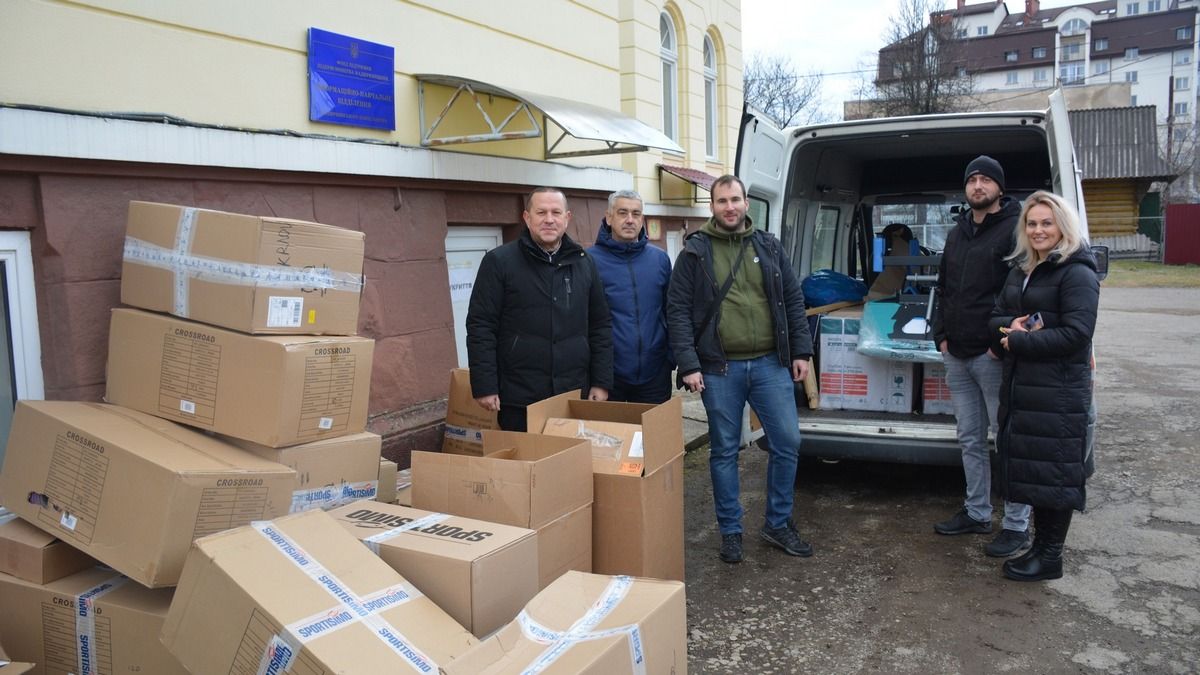 Надвірна отримала потужну допомогу: генератори, ковдри, павербанки