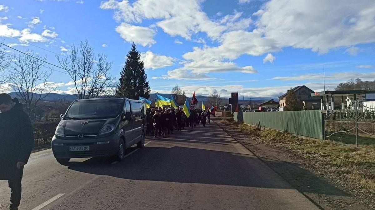 На Косівщині зустріли загиблого Ігоря Остроушка 4