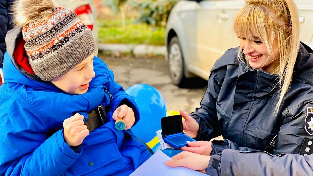 Прикарпатські поліцейські здійснили мрію хлопчика з обмеженими можливостями 1