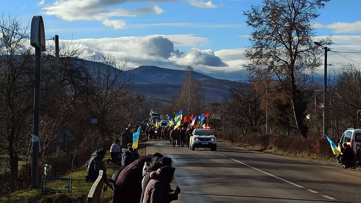 На Косівщині зустріли загиблого Ігоря Остроушка 5