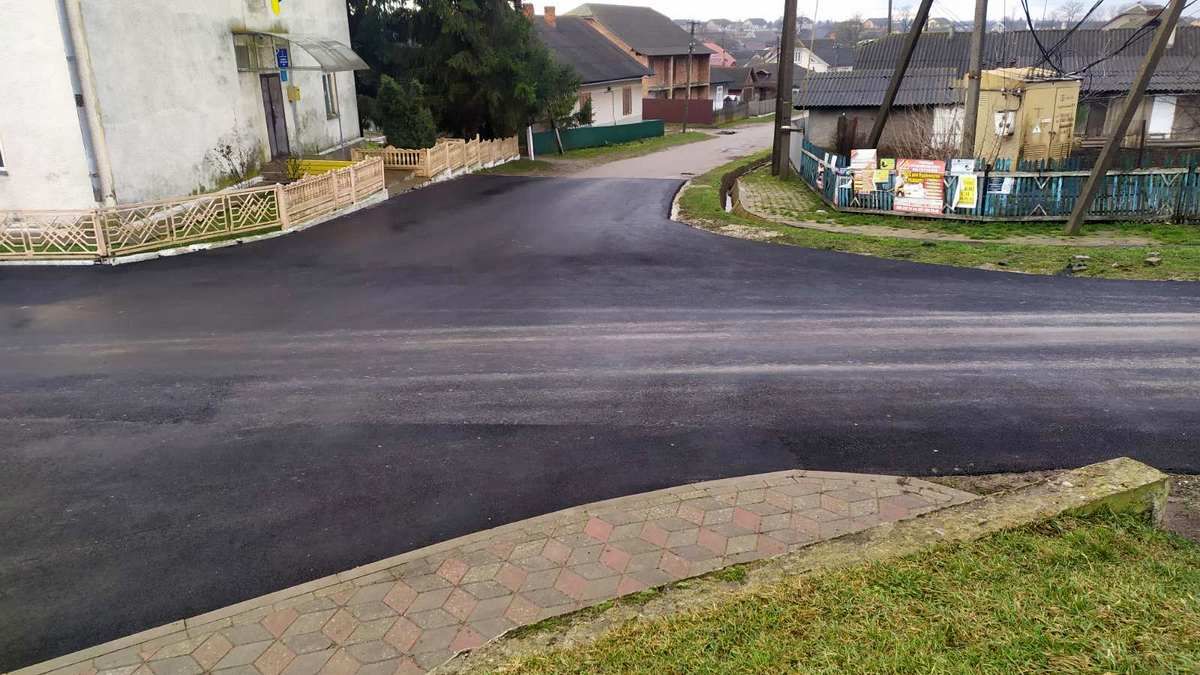 У Рашкові, що на Городенківщині, вистелили 1800 м.кв.  асфальту 5
