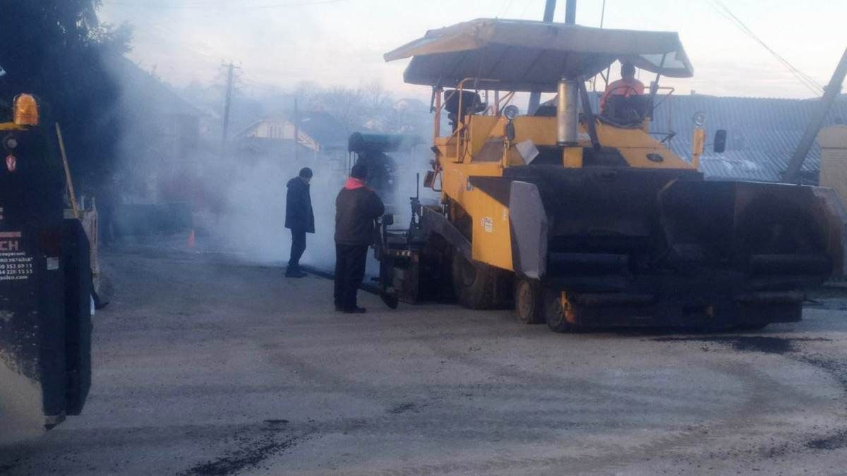 У Рашкові, що на Городенківщині, вистелили 1800 м.кв.  асфальту 1