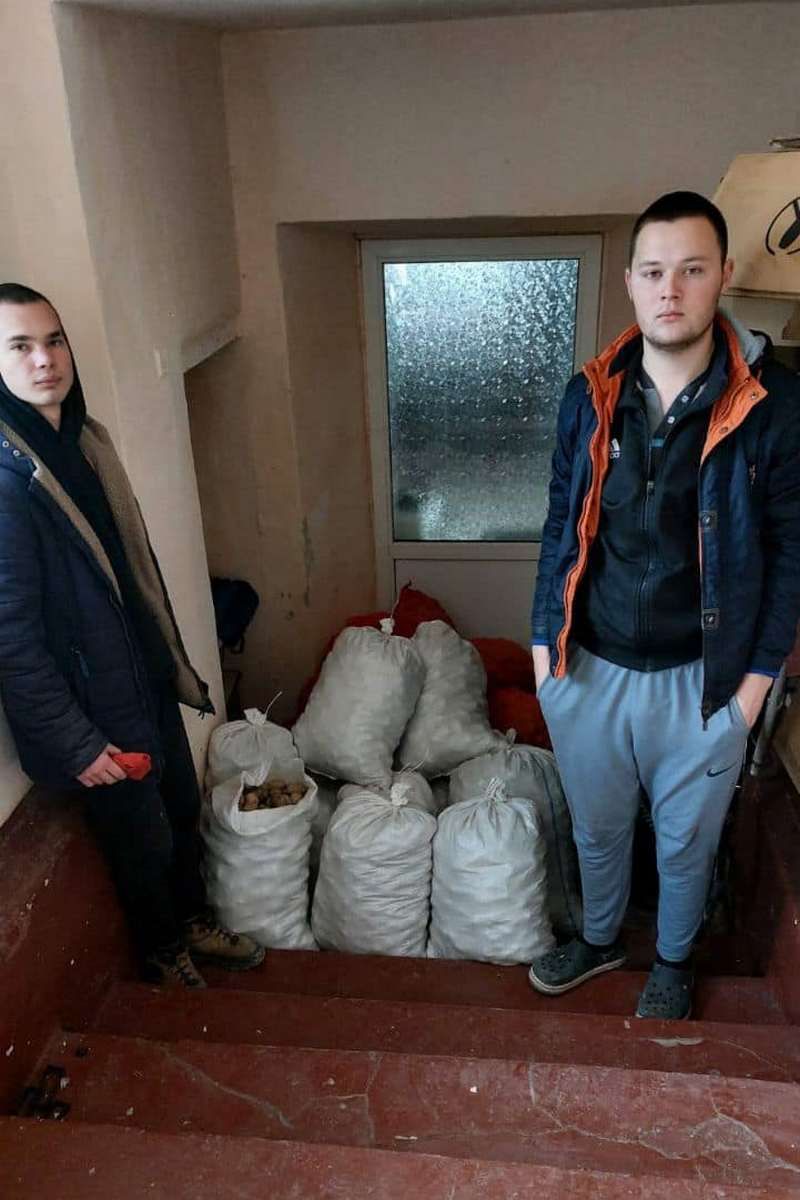 Переселенці Коломиї отримали 2 тонни урожаю картоплі 3