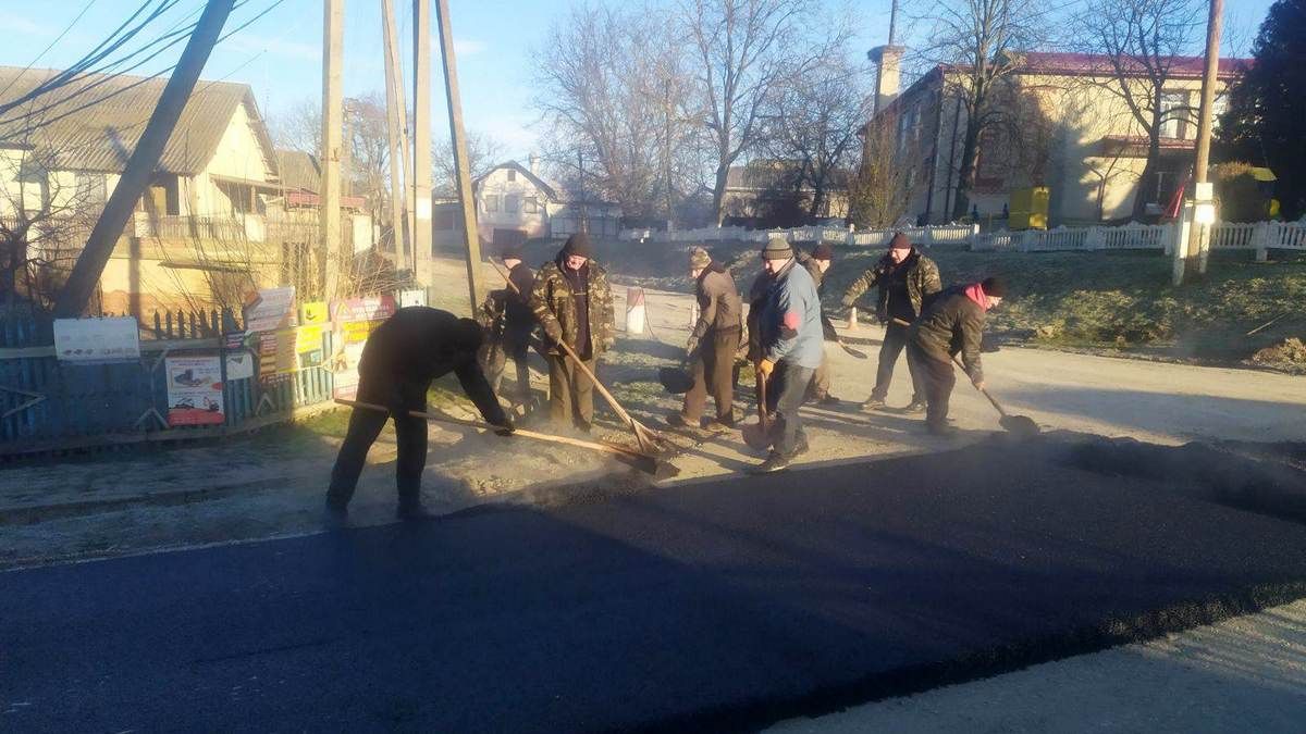 У Рашкові, що на Городенківщині, вистелили 1800 м.кв.  асфальту 3