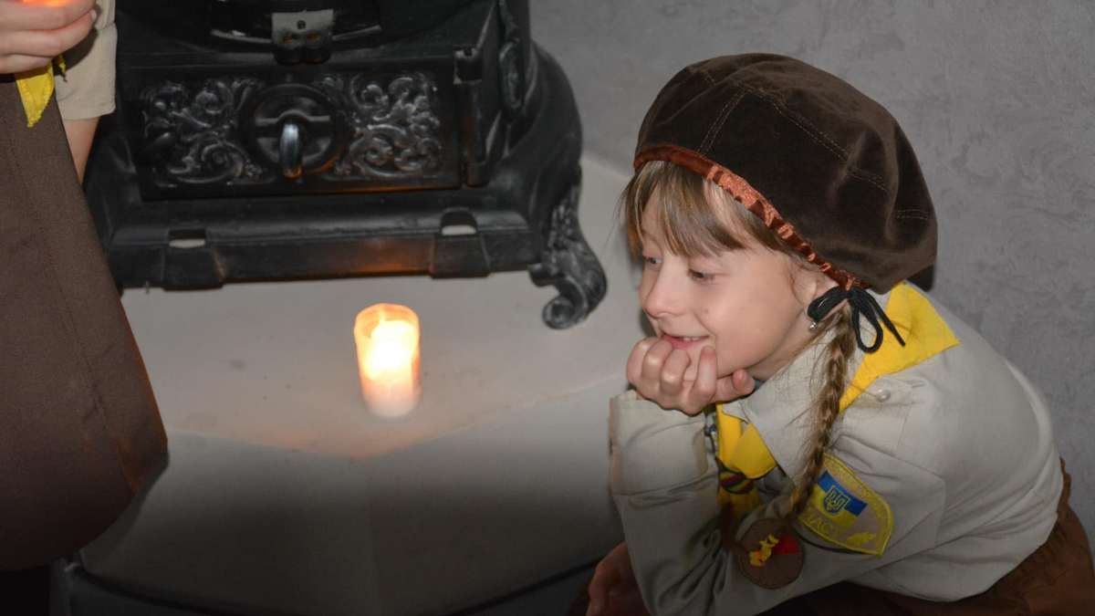 Надвірнянські пластуни передали Вифлеємський вогонь міському голові 1