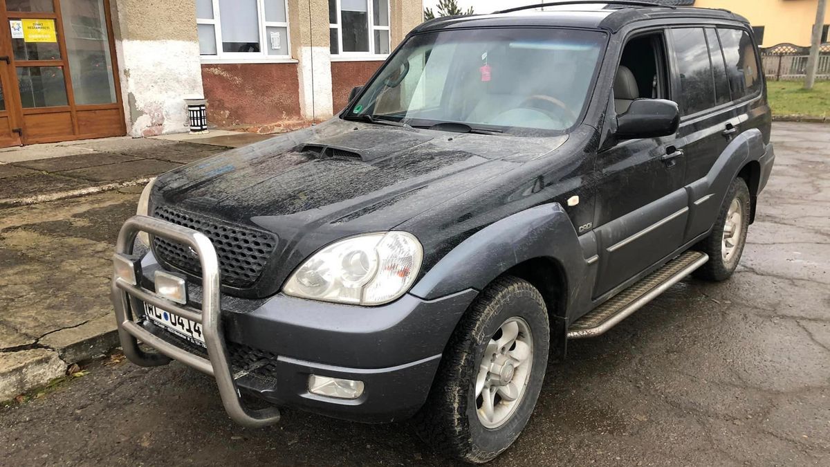 Делятинська громада передала автівку на фронт 1