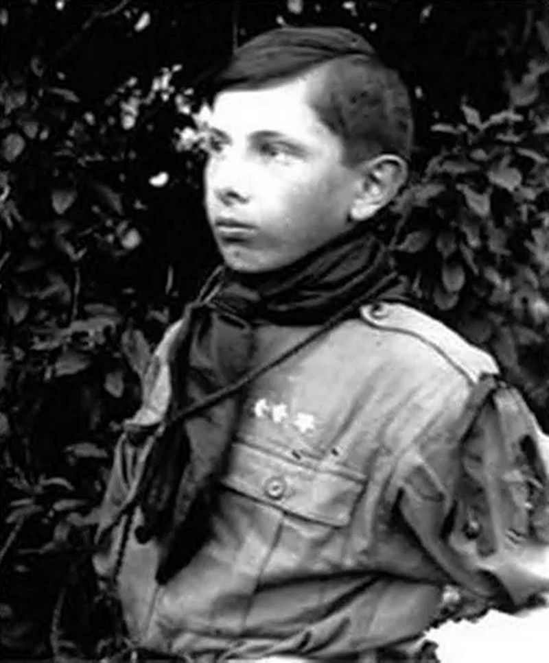 Степан Бандера у пластунському строю