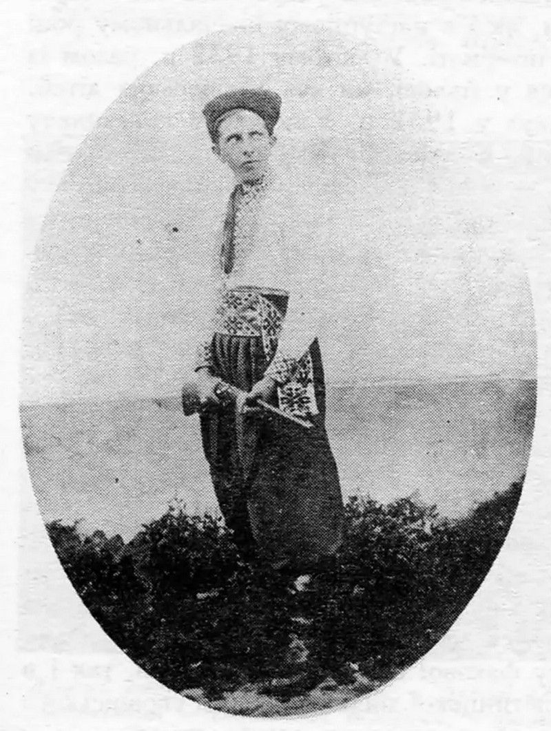 Пластун Степан Бандера в козацькому строї