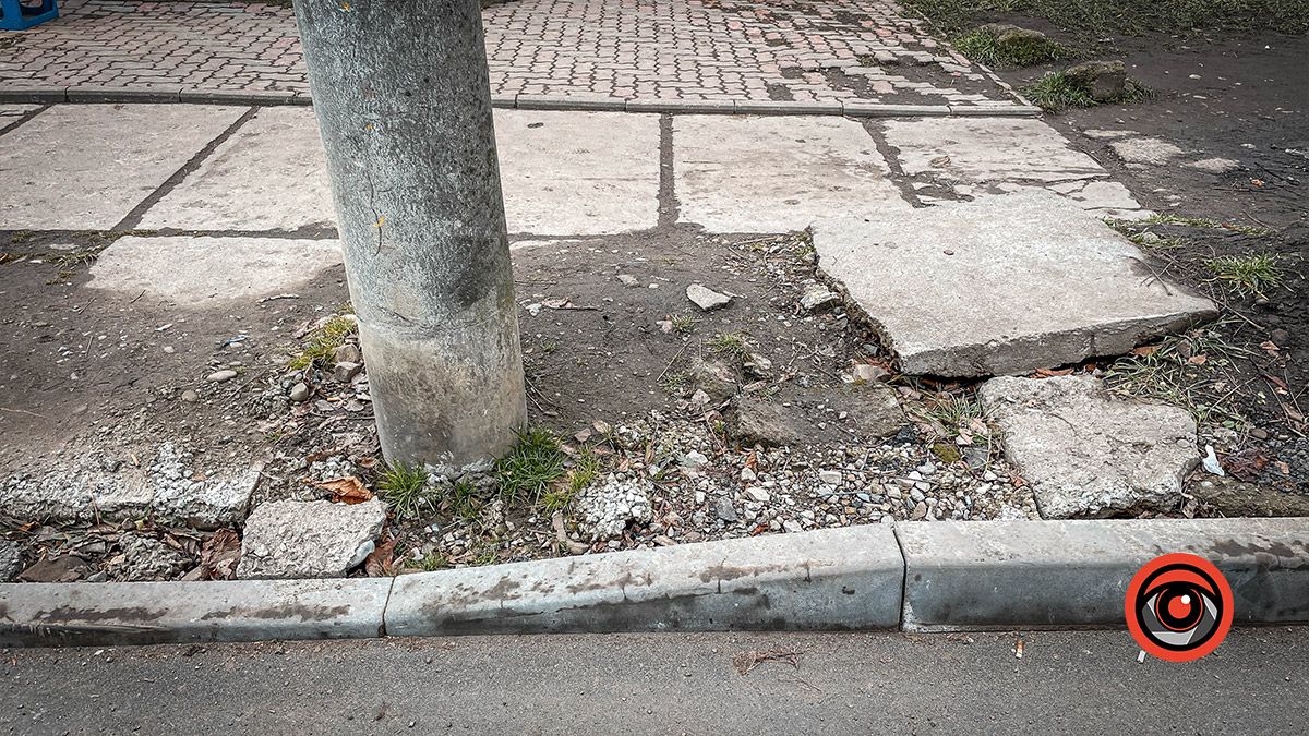 Травмонебезпечні тротуари на вулиці Чайковського 3