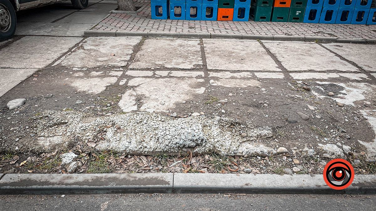 Травмонебезпечні тротуари на вулиці Чайковського 5