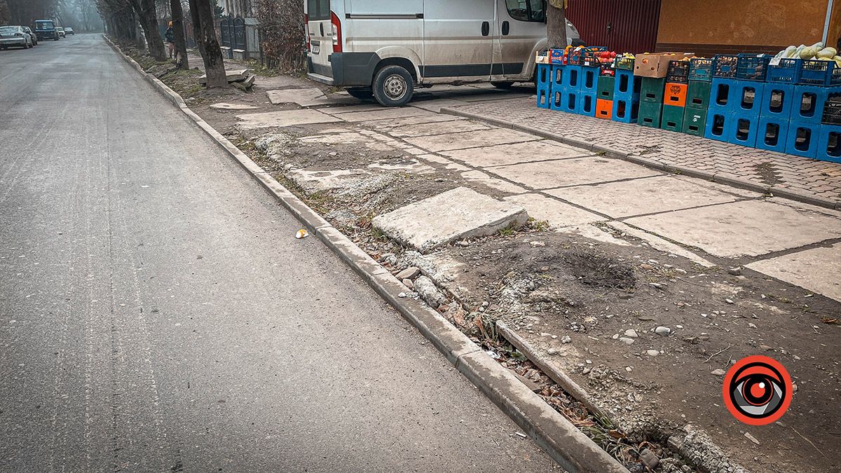 Травмонебезпечні тротуари на вулиці Чайковського 1