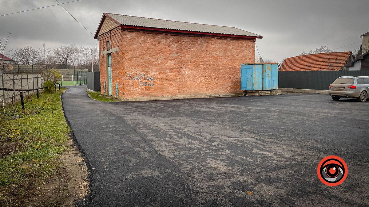 До спортивного поля в мікрорайоні Довбуша постелили доріжки 2