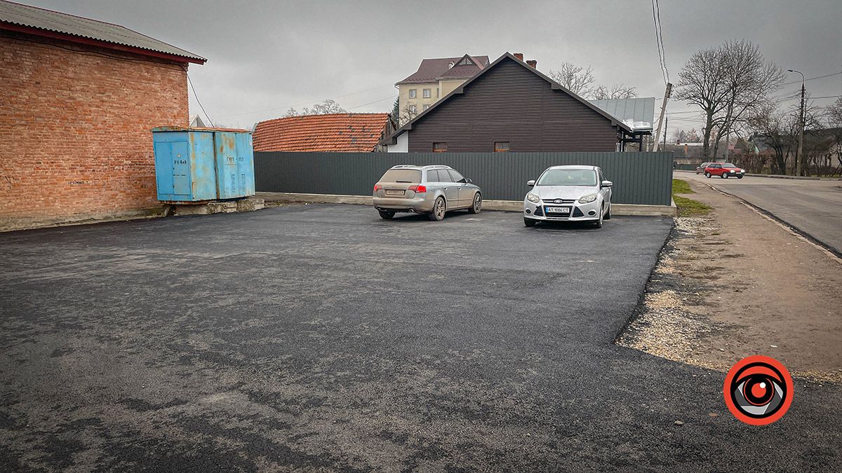 До спортивного поля в мікрорайоні Довбуша постелили доріжки 4