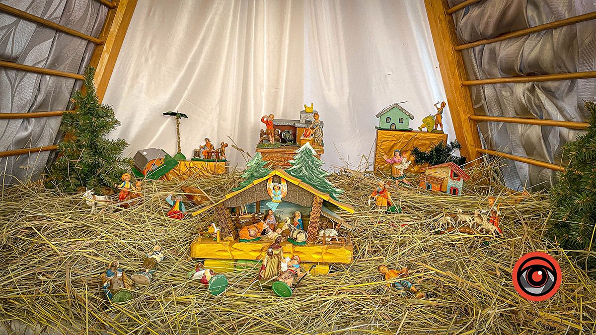 У дитячому садочку Коломиї замість ялинки вирішили встановити вертеп 1