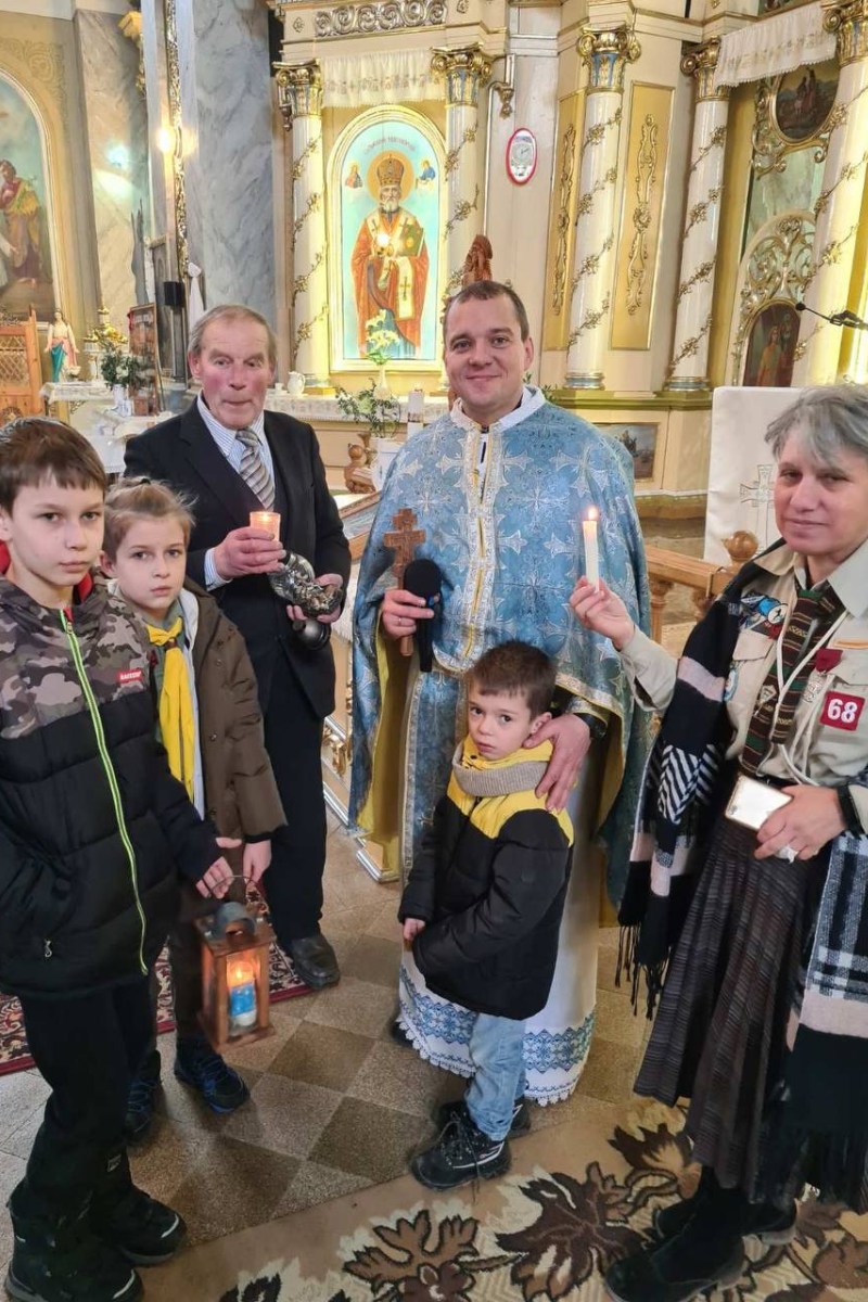 У Коломиї пластуни передали Вифлиємський вогонь у Собор Святого Архистратига Михаїла 1