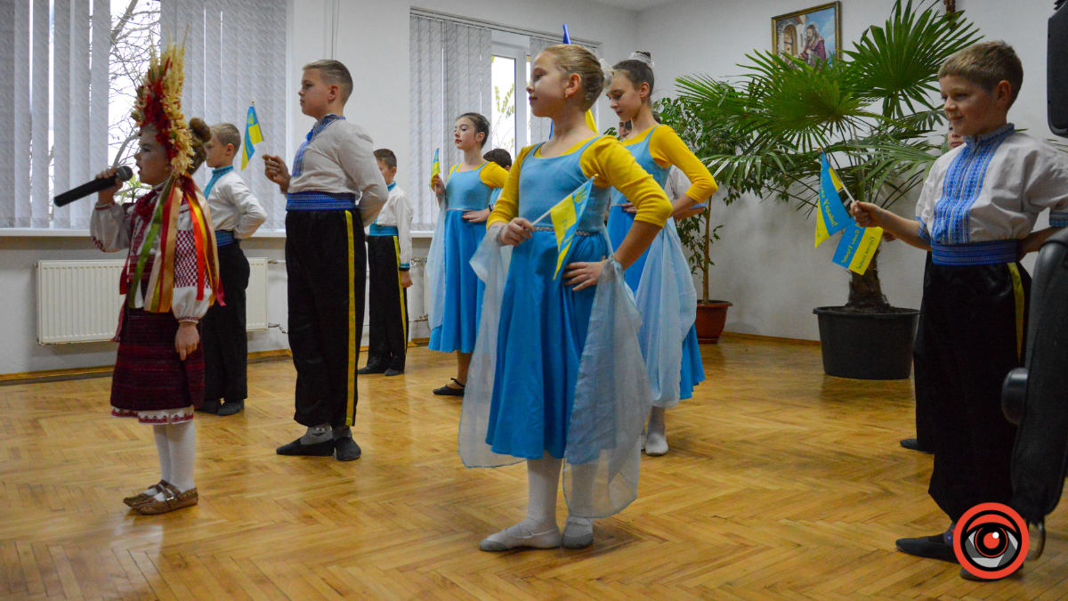 У день ЗСУ у Коломиї діти подарували концерти військовим 10